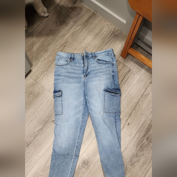 No Boundaries Stretchy Denim Jeans With Cargo Pockets - Picture 3 of 9